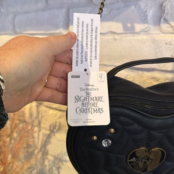 Nightmare before Christmas- Heart-Shaped Black Bag with Gold Chain - Picture 3 of 8